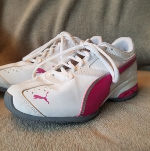 Puma leather tennis shoes, size 5.5